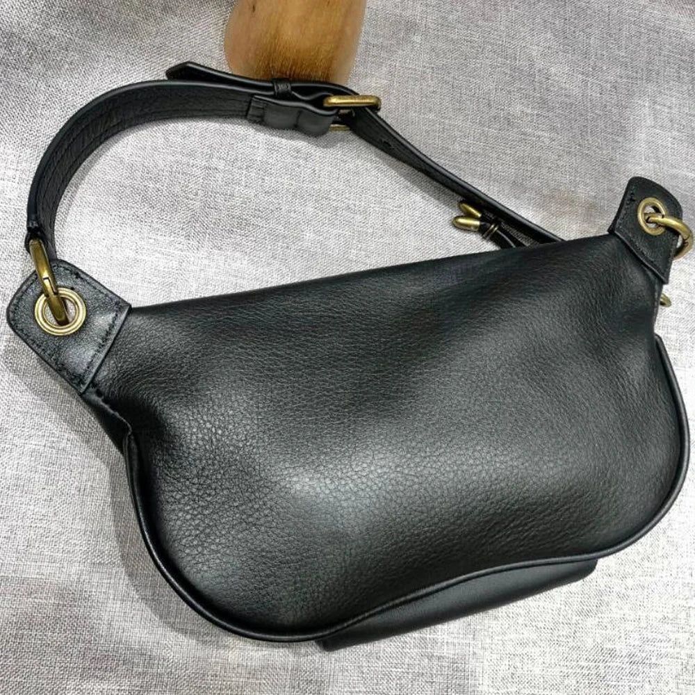 Banane Noir Noir / 30x20cm / Cuir