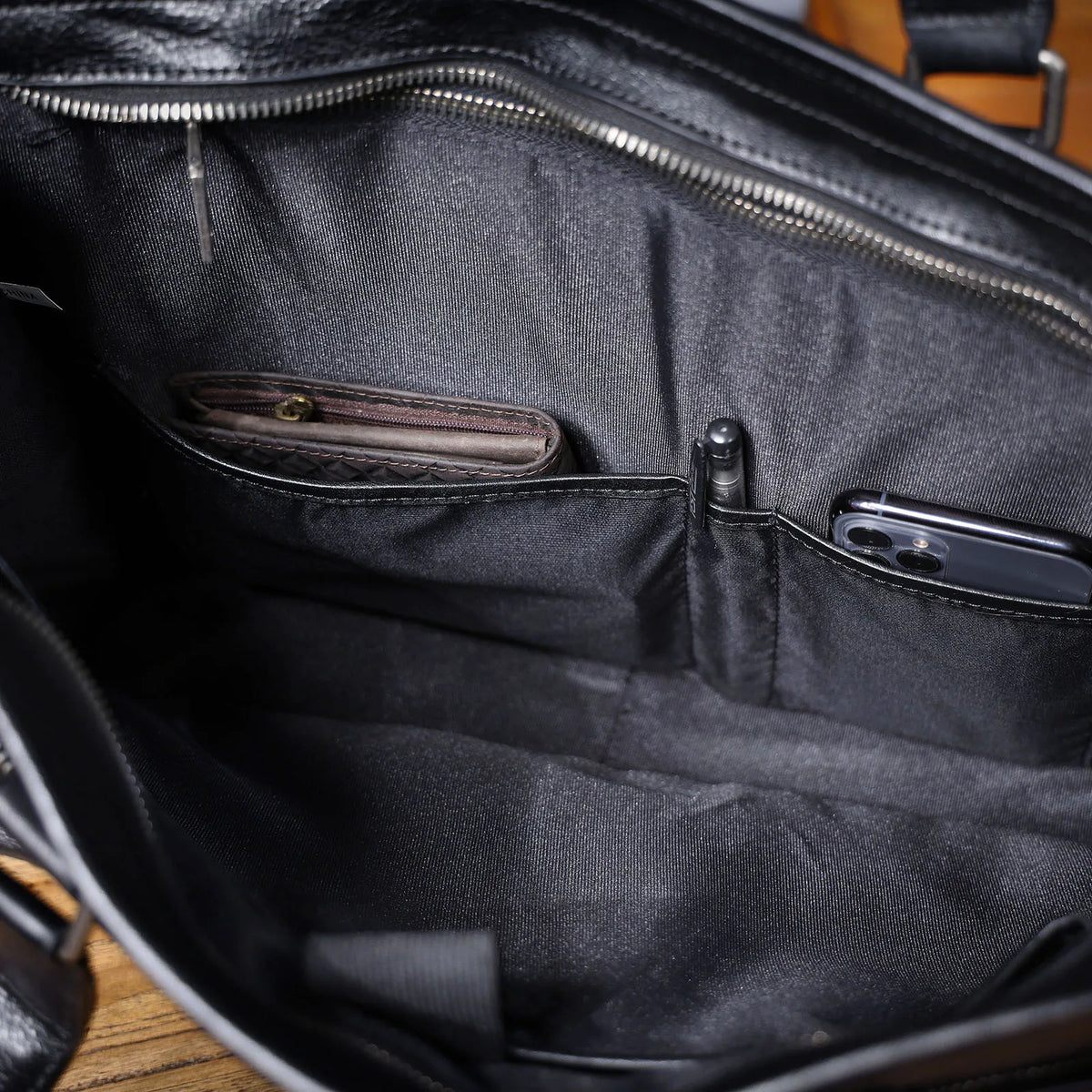 Sac Cabas Homme Cuir Nolan | Sac Travail Homme Élégant Noir / Cuir de Vache