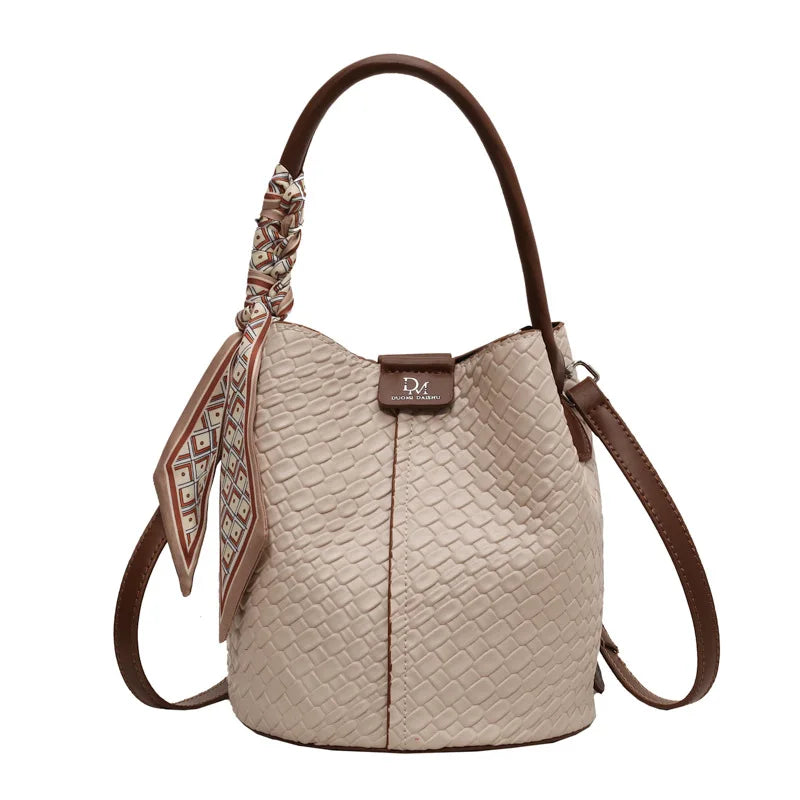 Sac Cuir Seau Esme | Élégance Tressée & Style en Tendance Beige / Cuir Vegan Sac Cuir Femme